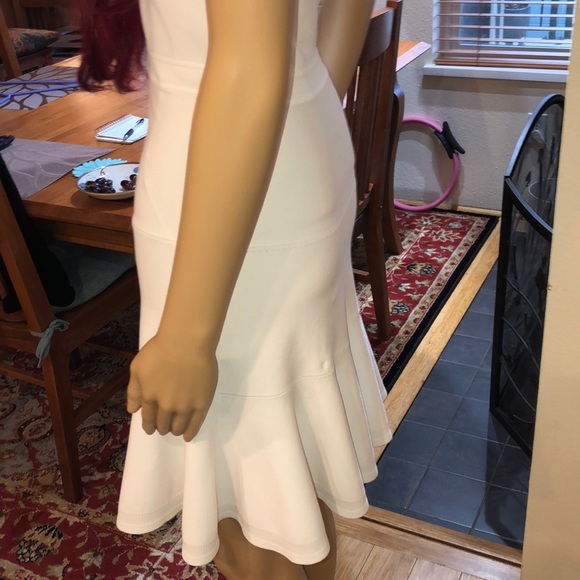 Gorgeous lots of style Body skimming Dress. - Picture 2 of 8